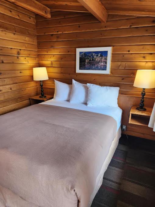 Rundle Mountain Lodge Canmore Ngoại thất bức ảnh