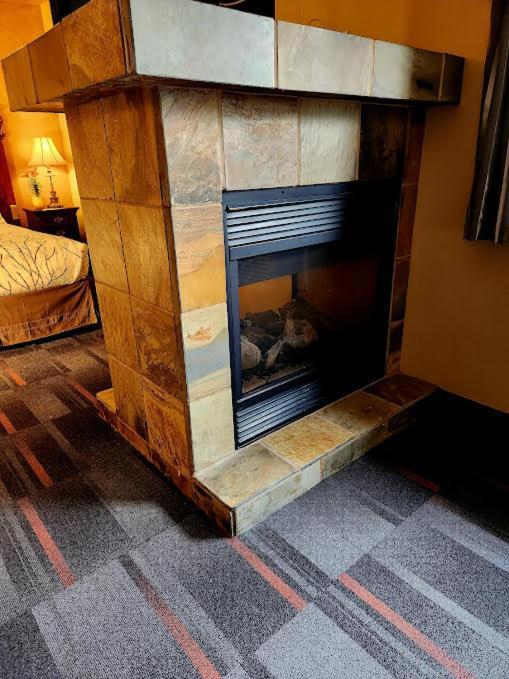Rundle Mountain Lodge Canmore Ngoại thất bức ảnh