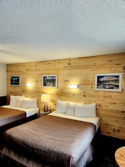 Rundle Mountain Lodge Canmore Ngoại thất bức ảnh