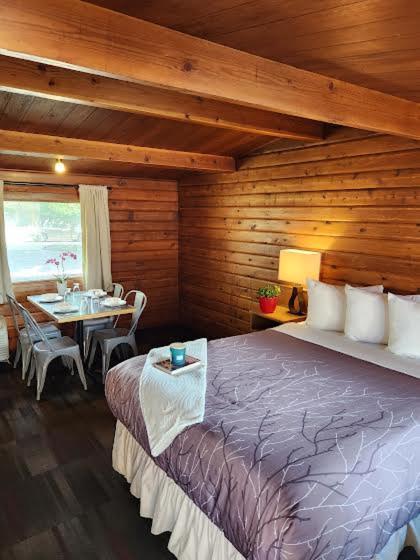 Rundle Mountain Lodge Canmore Ngoại thất bức ảnh