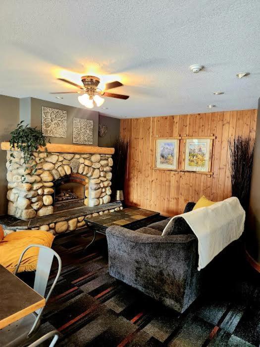 Rundle Mountain Lodge Canmore Ngoại thất bức ảnh