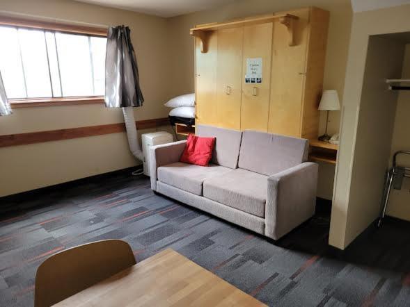 Rundle Mountain Lodge Canmore Ngoại thất bức ảnh