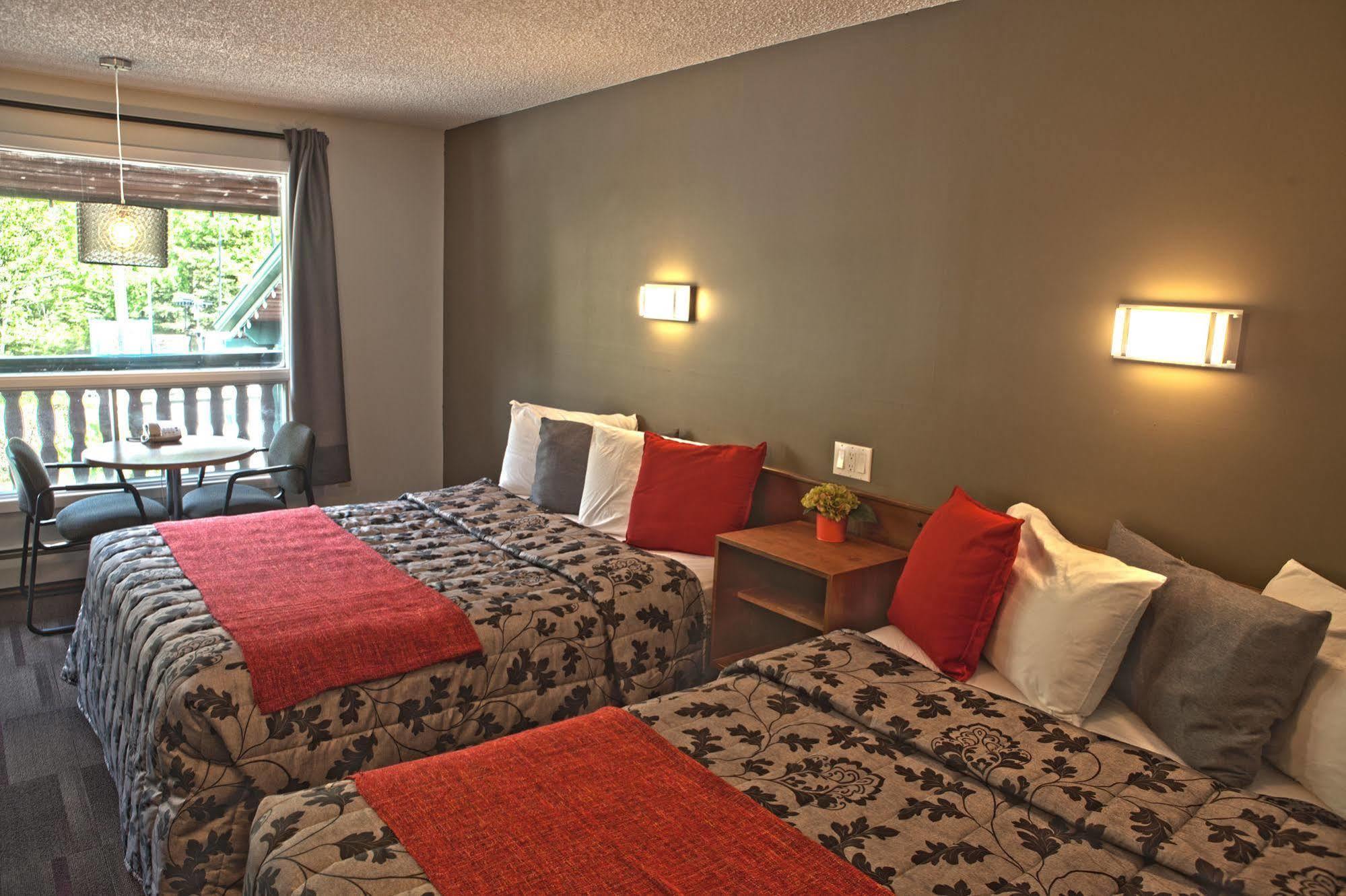 Rundle Mountain Lodge Canmore Ngoại thất bức ảnh