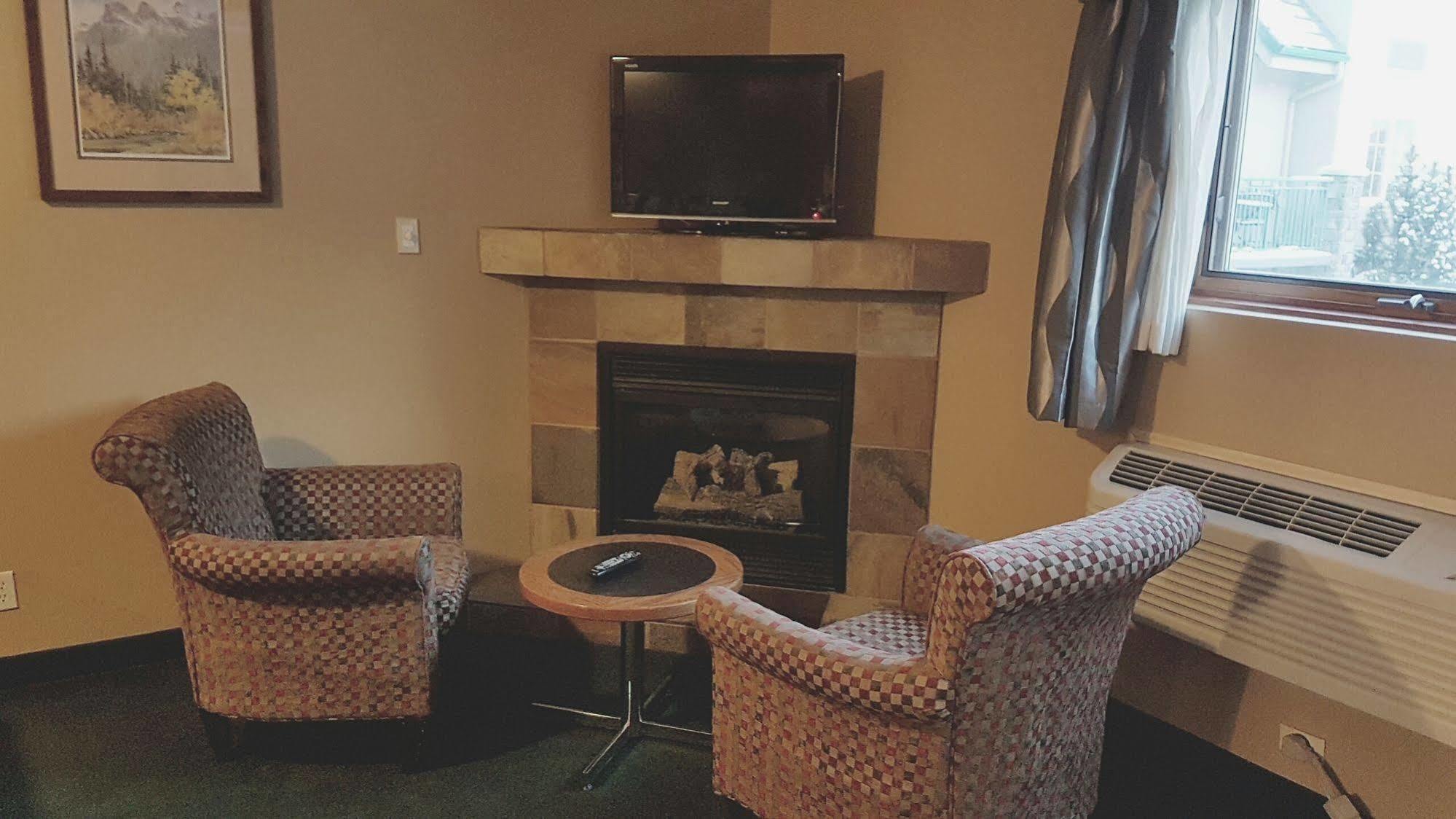 Rundle Mountain Lodge Canmore Ngoại thất bức ảnh